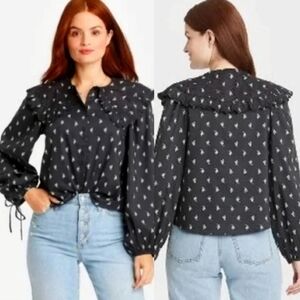 Universal Threads long sleeve button button Navy size S embroidered collar Top